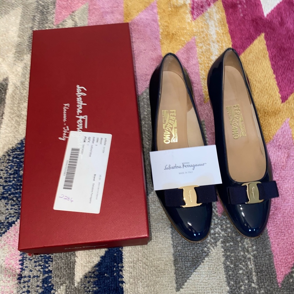 Salvatore Ferragamo Vera 30